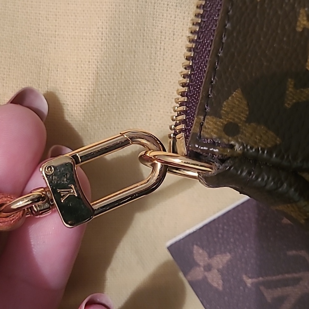 Authentic Louis Vuitton Pochette accessory bag, like new - Picture 2 of 6